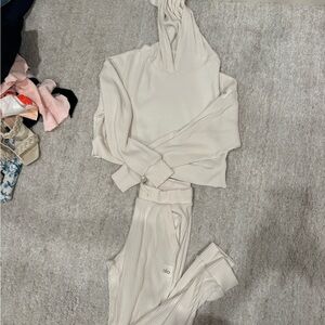 ALO Yoga Cream Hoodie Sweatshirt